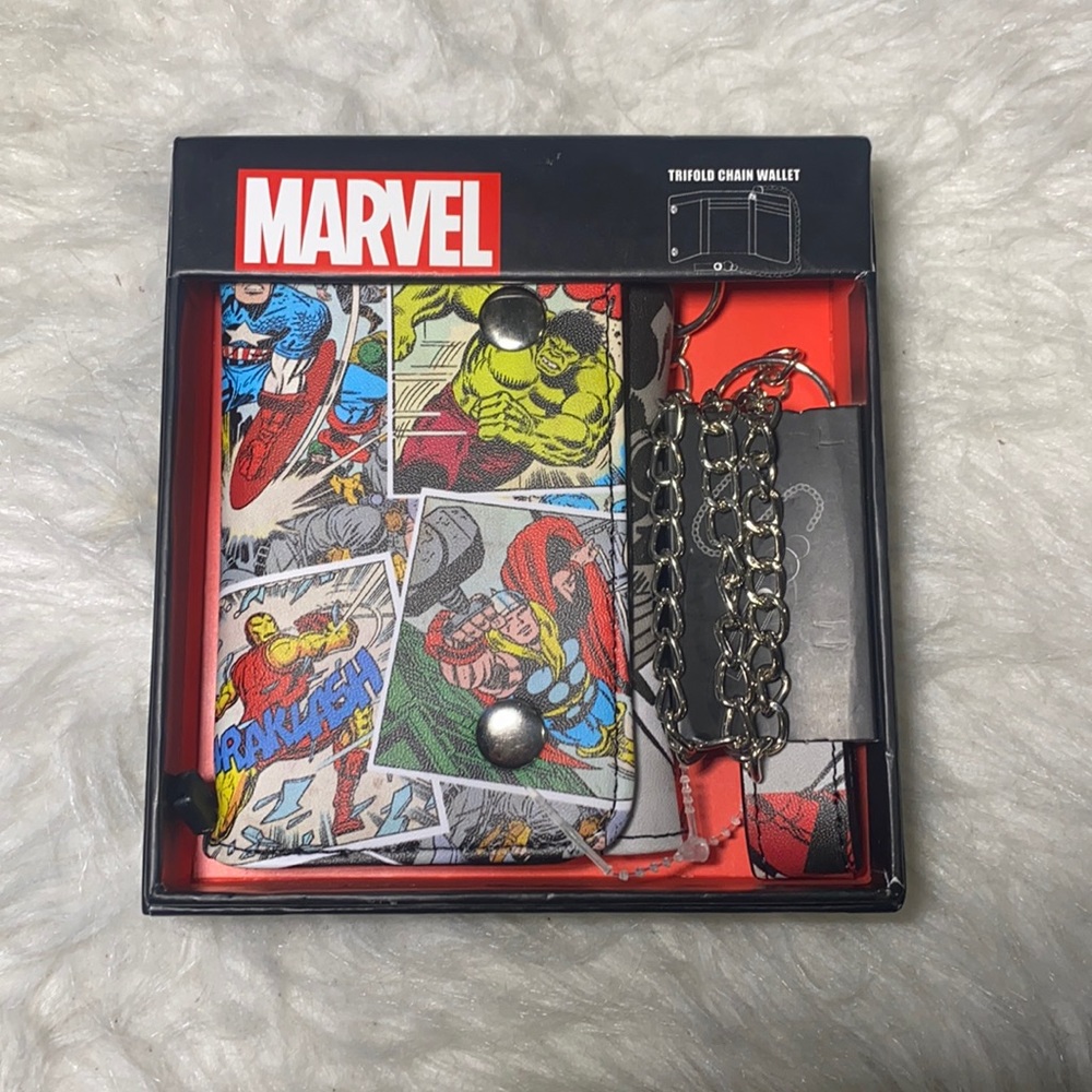 NEW Marvel Comic book Trifold Chain Wallet